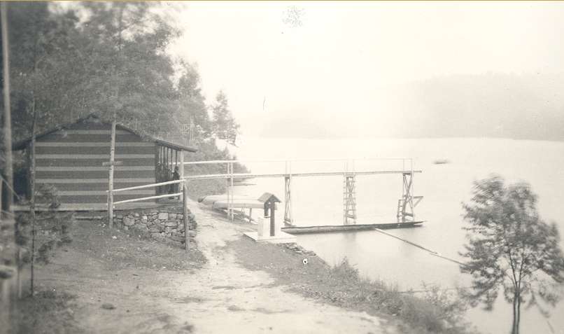 Colonnie-15-Plongeoir et chalet